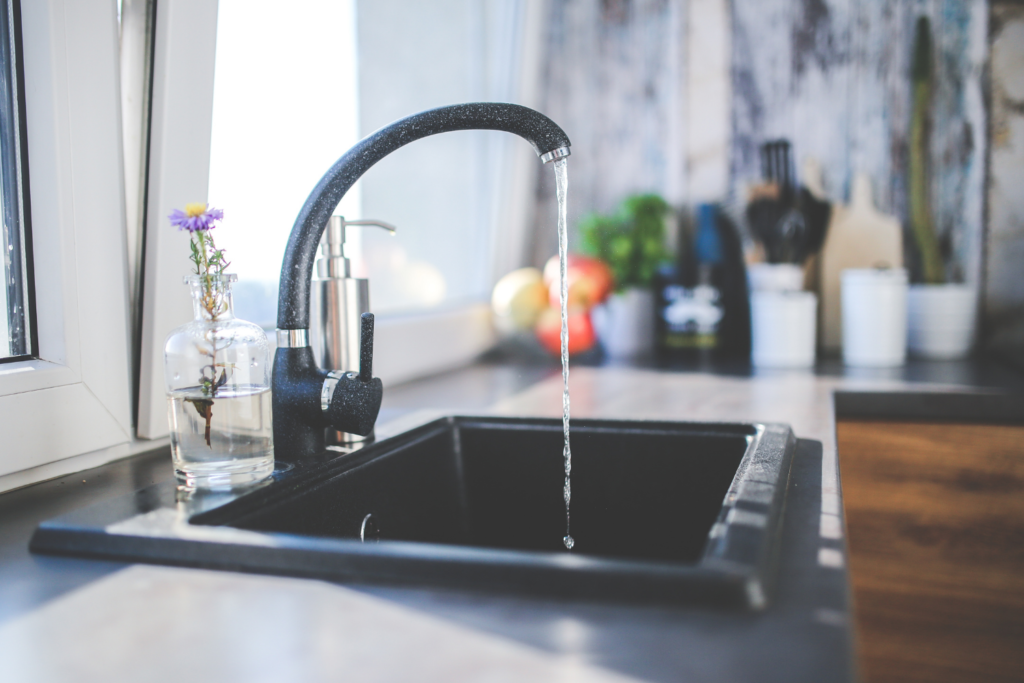 baja la presión del agua en casa