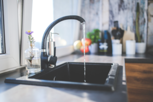 baja la presión del agua en casa